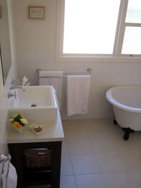 Strath Valley View B And B - Accommodation Gladstone 3