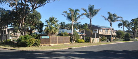 The Beachfront Apartments - Accommodation Gladstone 0