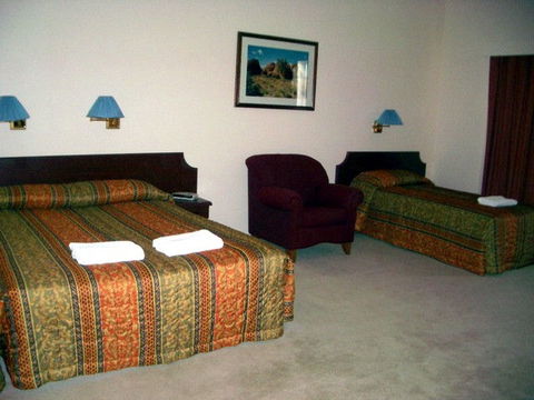The Kidman Wayside Inn - Accommodation Gladstone 0