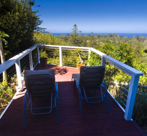 The White House Ocean View Spa Villa - Accommodation Gladstone 1