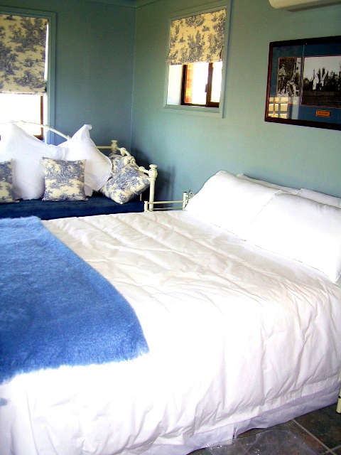 Walls Court Bed & Breakfast - Accommodation Gladstone 0