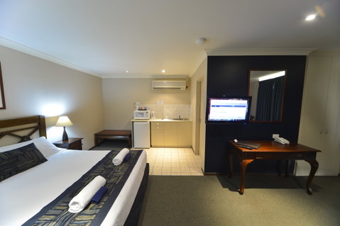 Wattle Grove Motel - Accommodation Gladstone 4