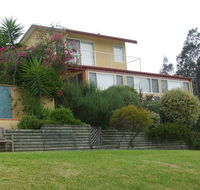 Whitby on Wallis Lakefront Holiday Cottage - Accommodation Gladstone