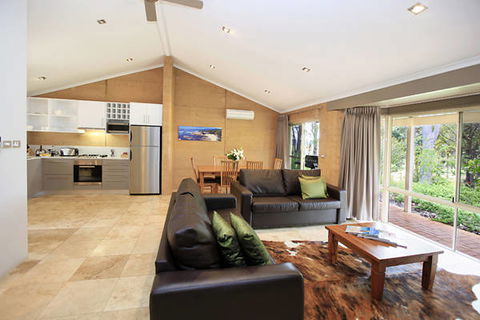 Eight Willows Retreat - Accommodation Gladstone 4