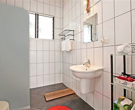 Beachside Tropical Retreat - Accommodation Gladstone 5