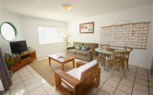 Cossies By The Sea - Accommodation Gladstone 2
