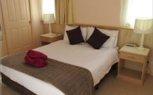 Waratah Family Cottage 82 - Accommodation Gladstone 0