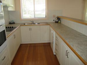 Waratah Family Cottage 82 - Accommodation Gladstone 4