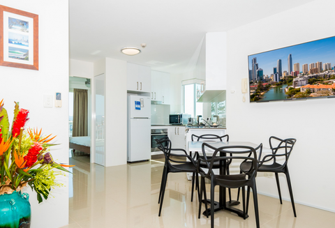 The Emerald Surfers Paradise - Accommodation Gladstone 5