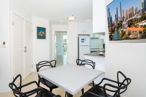 The Emerald Surfers Paradise - Accommodation Gladstone 10