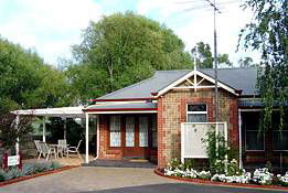 Amble In Self Contained Accommodation - Garden Retreat B & B - Accommodation Gladstone 0