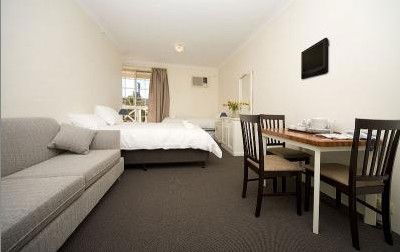 Aussie Settler Motel - Accommodation Gladstone 1