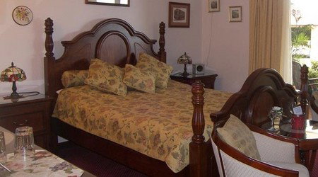 Muscatels - Accommodation Gladstone 0