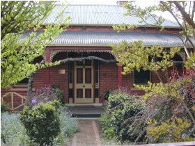 FINCHES OF BEECHWORTH - Accommodation Gladstone 0