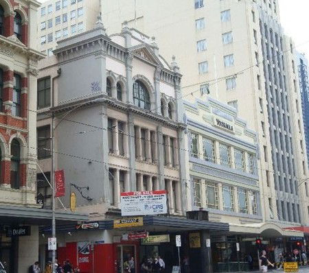 Elephant Backpackers - Accommodation Gladstone 0