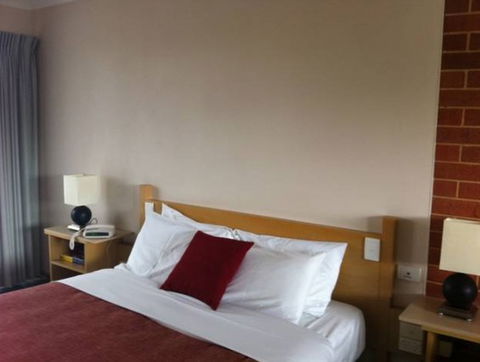 Rose Garden Motel - Accommodation Gladstone 0