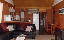Pinegrove Cottage - Accommodation Gladstone 0