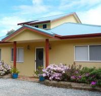Whitby on Wallis Lakefront Cottage - Accommodation Gladstone