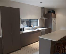 Dolphin Beach House - Accommodation Gladstone 1