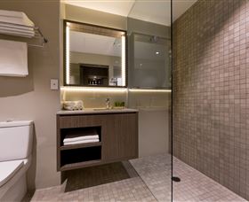 Glen Hotel And Suites - Accommodation Gladstone 1
