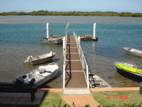 On The River Holiday Apartments - Accommodation Gladstone 0