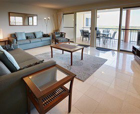 On The River Holiday Apartments - Accommodation Gladstone 2