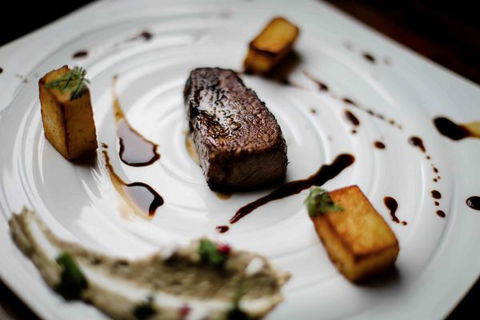 The Grande Hotel And Restaurant - Accommodation Gladstone 4