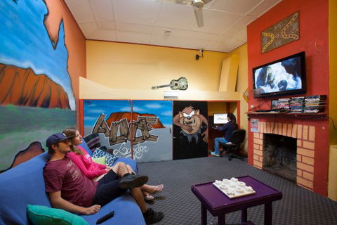 Alice Lodge Backpackers - Accommodation Gladstone 2