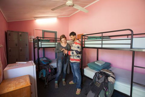 Alice Lodge Backpackers - Accommodation Gladstone 5