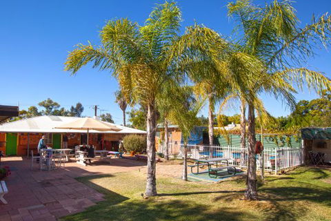 Alice Lodge Backpackers - Accommodation Gladstone 9