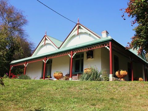 Ravenscroft And The Cottage - Accommodation Gladstone 2