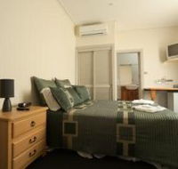 Tommys Tavern  - Accommodation Gladstone