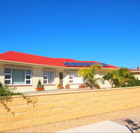 Christies Cottage for holidays and relocations. - Accommodation Gladstone
