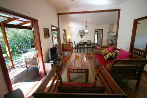 Summer Central - Accommodation Gladstone 0