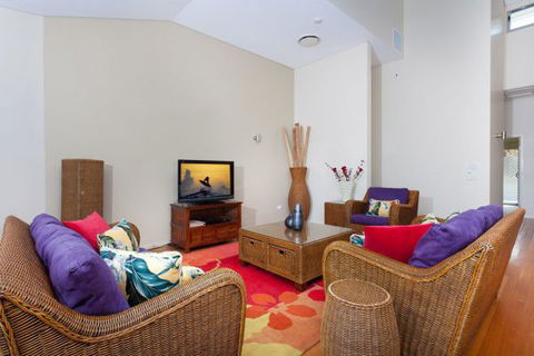 Summer Central - Accommodation Gladstone 25