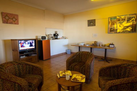 Tilmouth Well Roadhouse - Accommodation Gladstone 7