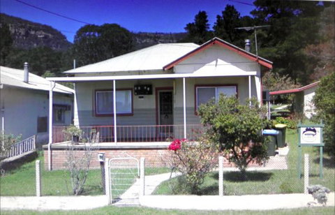 CASS Cottage - Accommodation Gladstone 0