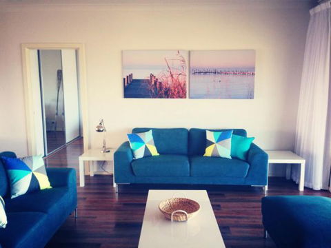 Vintage Oar Holiday House - Accommodation Gladstone 0