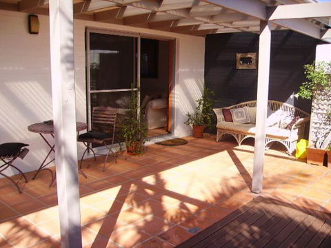 Hideaway @ Belongil - Accommodation Gladstone 0