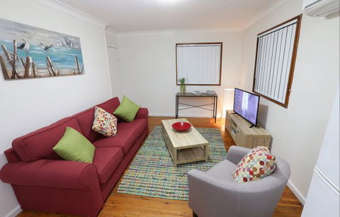 Waratah Beach Breaks - Accommodation Gladstone 3