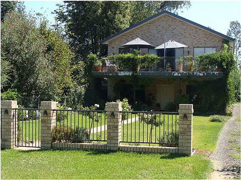 Selina Street Bed And Breakfast - Accommodation Gladstone 0