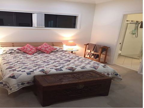 Selina Street Bed And Breakfast - Accommodation Gladstone 2