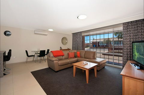 Mount Gambier Accommodation - Accommodation Gladstone 3
