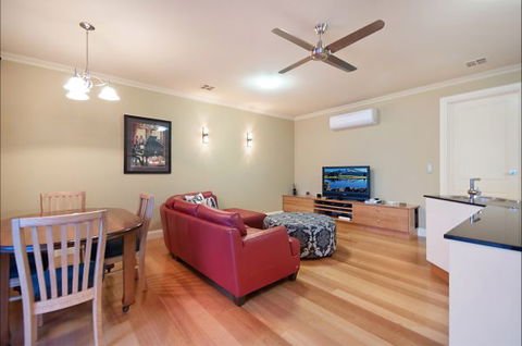 Mount Gambier Accommodation - Accommodation Gladstone 5