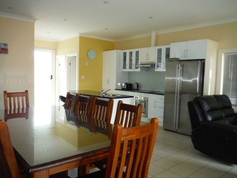 The Shack - Accommodation Gladstone 0