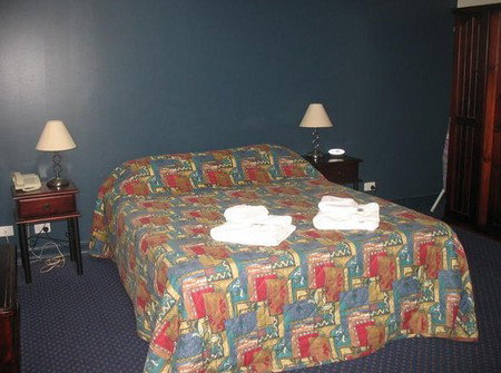 Atherton Hotel - Accommodation Gladstone 2