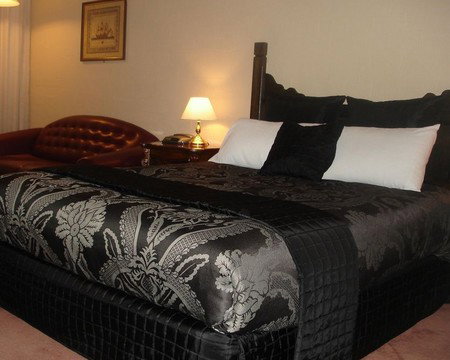 Albury Manor House Motel - Accommodation Gladstone 0