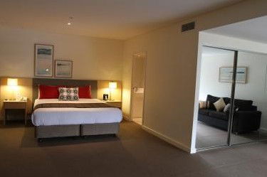 The Chifley On City View - Accommodation Gladstone 2