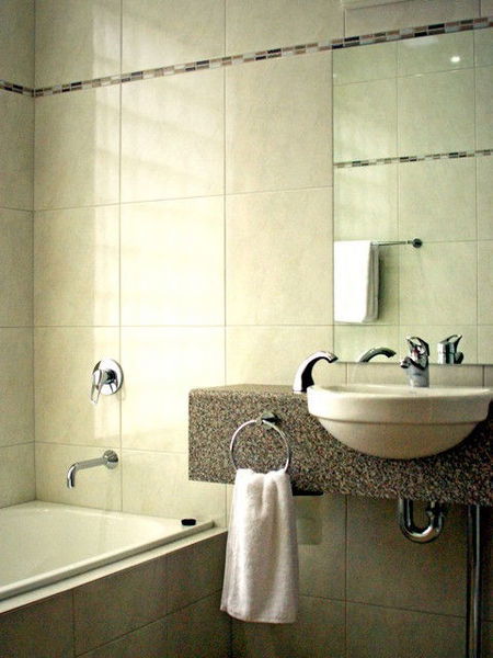 Strath Motel - Accommodation Gladstone 2