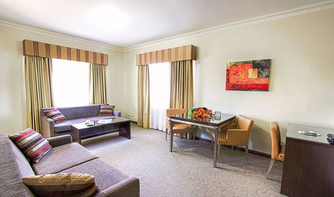 Governor Macquarie Motor Inn - Accommodation Gladstone 1